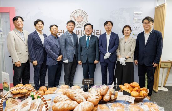 KB증권, 취약계층 자립지원 '베이커리 굿니스' 열어