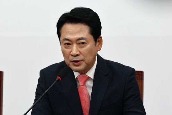 "충격 녹취"… 추미애에 '빨대' 보낸 개그맨, 장동혁은 '술잔'