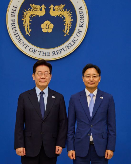 李대통령, 김지용 중수청장에 임명장…"네 편 내 편 가리지 말고 수사"