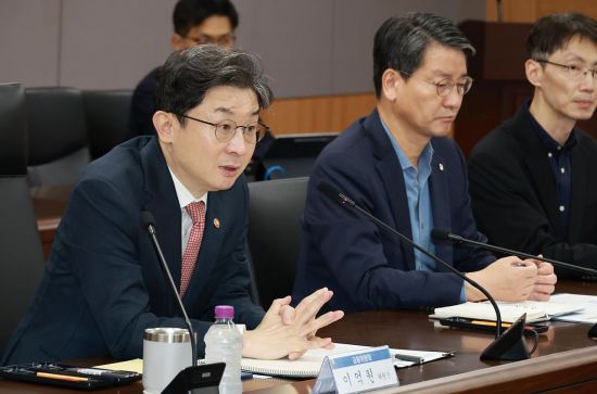 증시 급락에…금융당국 긴급회의 “과도한 신용투자 자제”