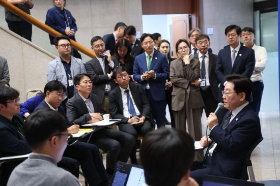 李대통령 "증시 정상화 추가 조치 검토"…조만간 종합보고 받는다
