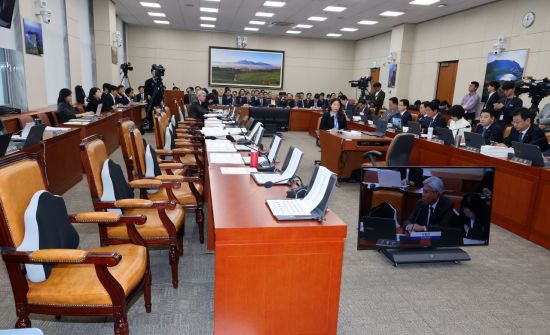 [2026국감]기노위, 대유위니아 전 회장 동행명령 의결…호남 반도체 증인 놓고 공방