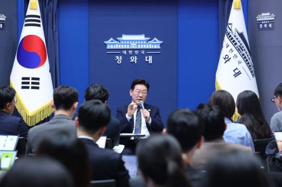 李대통령, 반도체·AI·로봇 규제 손질…23일 범정부 규제합리화 회의