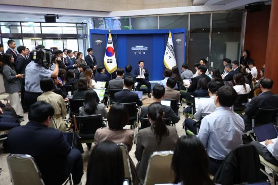 잠재성장률 반등에 李대통령 "경제 기초체력 극적 반전, 40년 만"