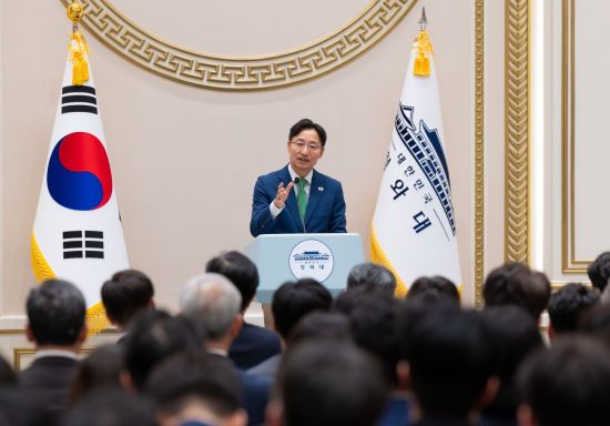 靑 직원과 만난 임광현 "靑, 안 되는 일도 되게 하는 곳…대통령에 쓴소리도 해야"