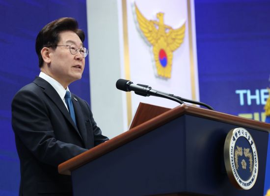 李대통령 "경찰 책임 커졌다는 사실 명심해야"