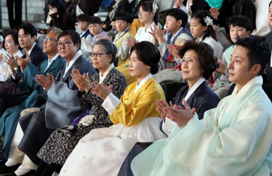 김혜경 여사 “한복은 K-컬처 핵심 자산”…‘한복의 날’ 행사 참석