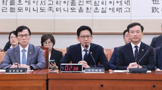 국감장 생중계한 AI 스마트글래스…배경훈 "대응 방안 조속히 마련"[2026국감]