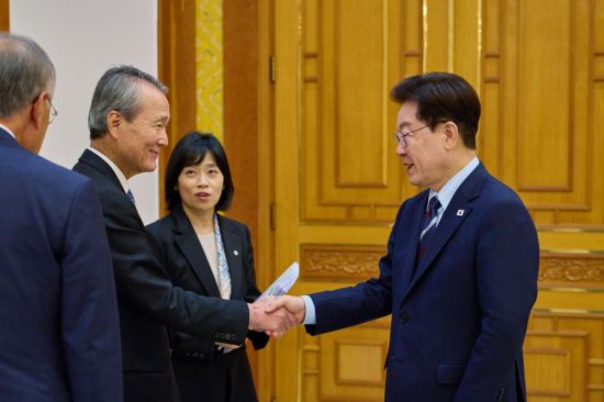 李대통령, 한일재계회의 日 대표단 접견…"첨단산업 공급망 협력 필수"