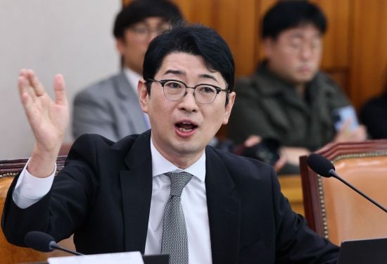 법사위서 '金여사 골프' 진위 공방…민주당-주진우 '맞고소' 충돌