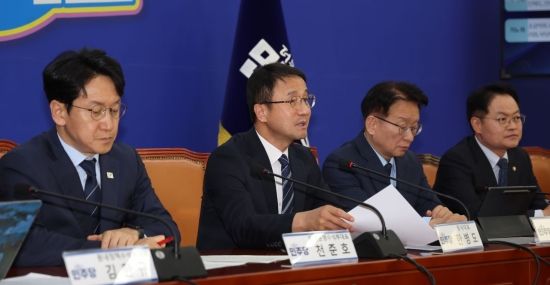 與 "조희대 국정조사 27일 의원총회서 결정"…당론 추인 수순 밟는 듯