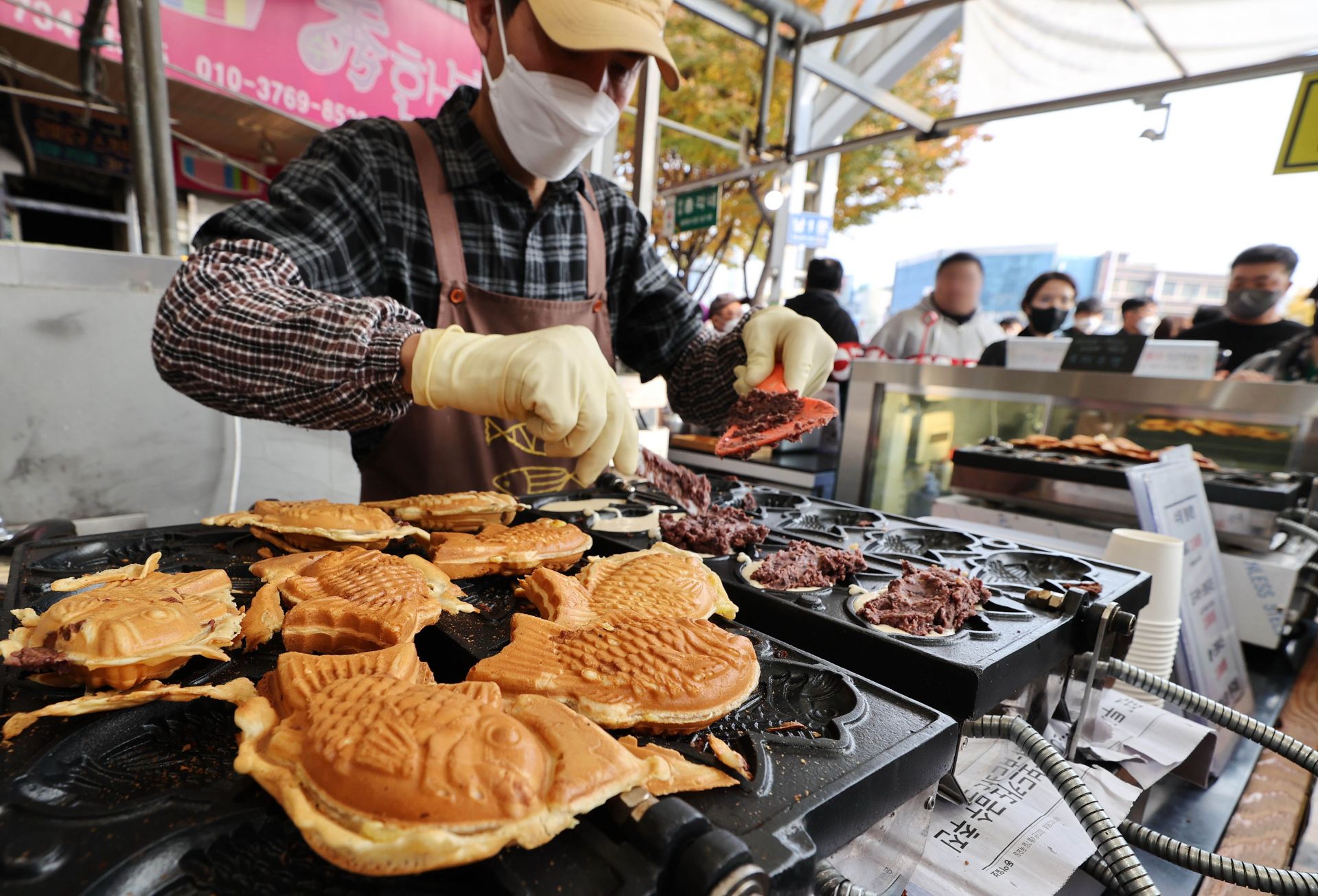 Rising raw material costs and crackdowns make business difficultOnly 3 out of 15 street vendors found through the app are operating