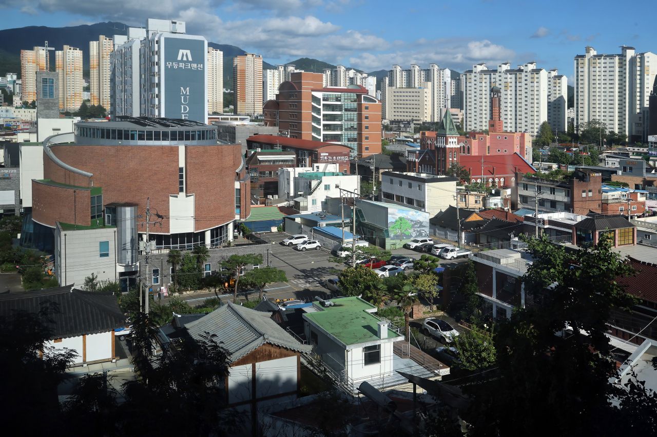 Overview of Yangnimdong 'Penguin Village'