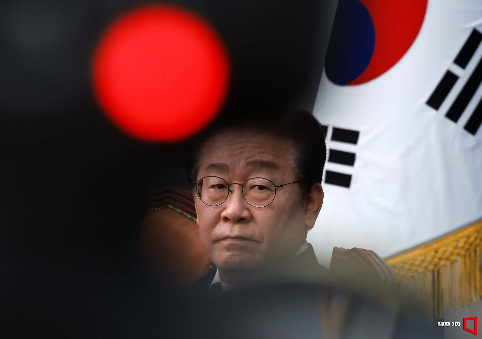 이재명 더불어민주당 대표가 지난 18일 국회에서 열린 최고위원회의에서 굳은 표정을 하고 있다. 김현민 기자