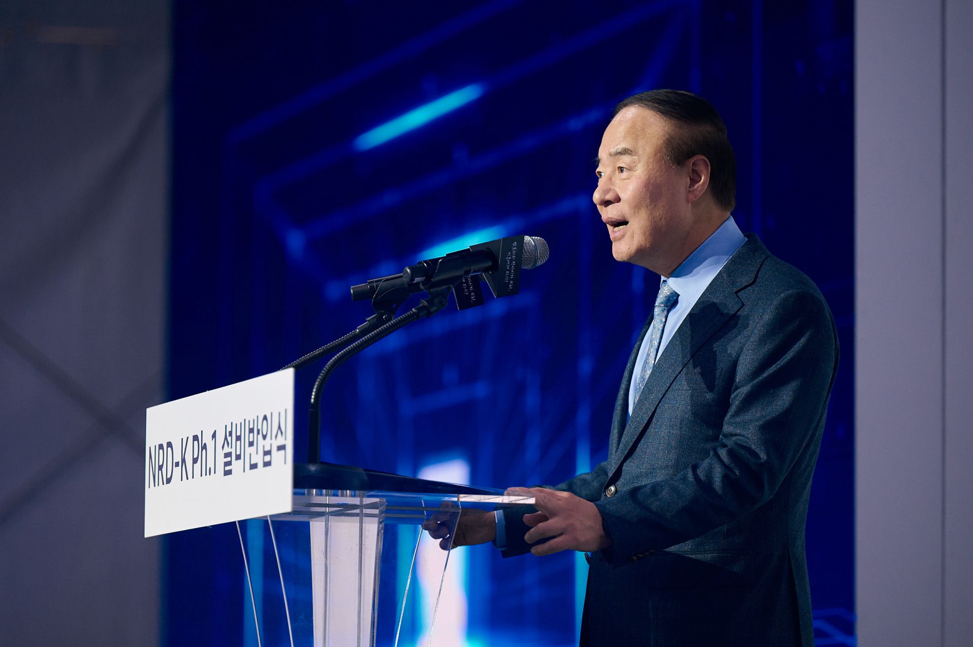 全, 원로들과 전화 소통경쟁력 회복 조언 구하기
