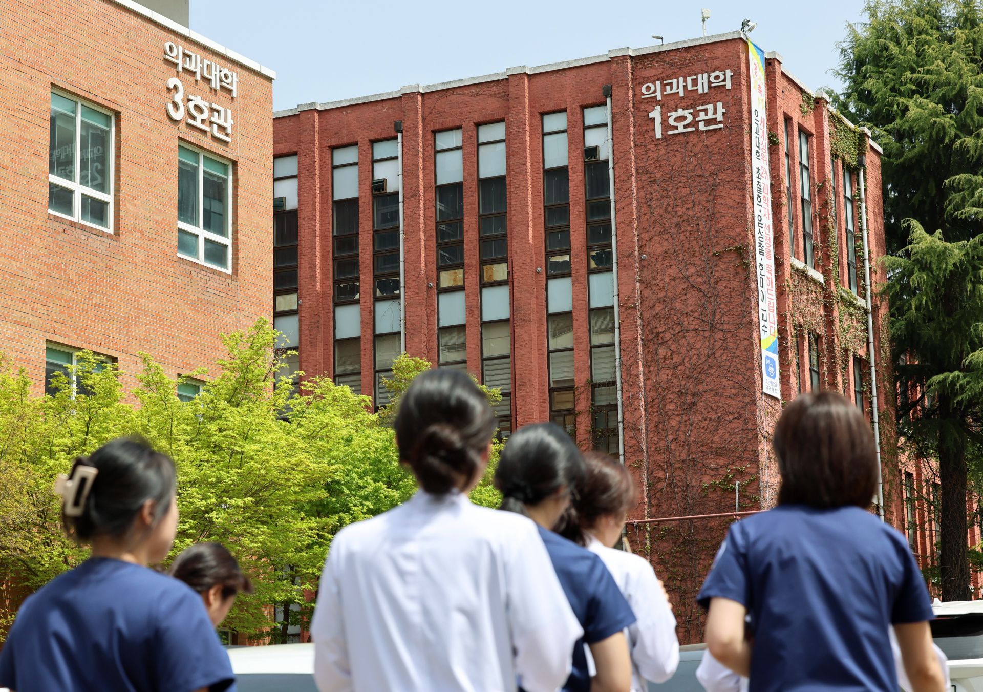 의대생들은 여전히 유급 불사 태세다.