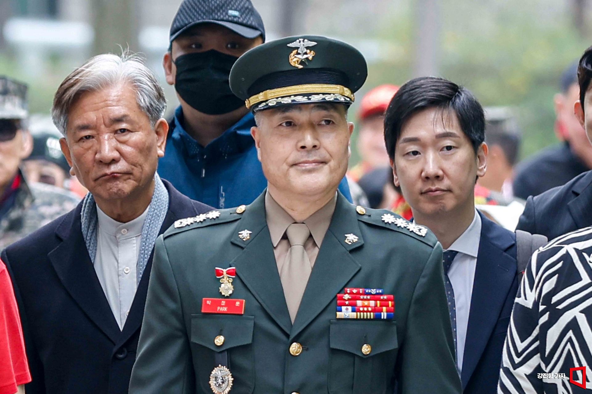 해병대원 순직 사고 초동조사와 관련해 항명 등 혐의로 재판에 넘겨져 1심에서 무죄를 선고받은 박정훈 전 해병대 수사단장이 18일 서울 서초구 서울고등법원에서 열린 항소심 공판준비기일에 출석하고 있다. 강진형 기자