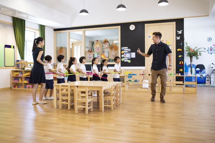 "엄마, 같은 유치원 친구들 다 XXX어학원 간대. 나도 보내줘"