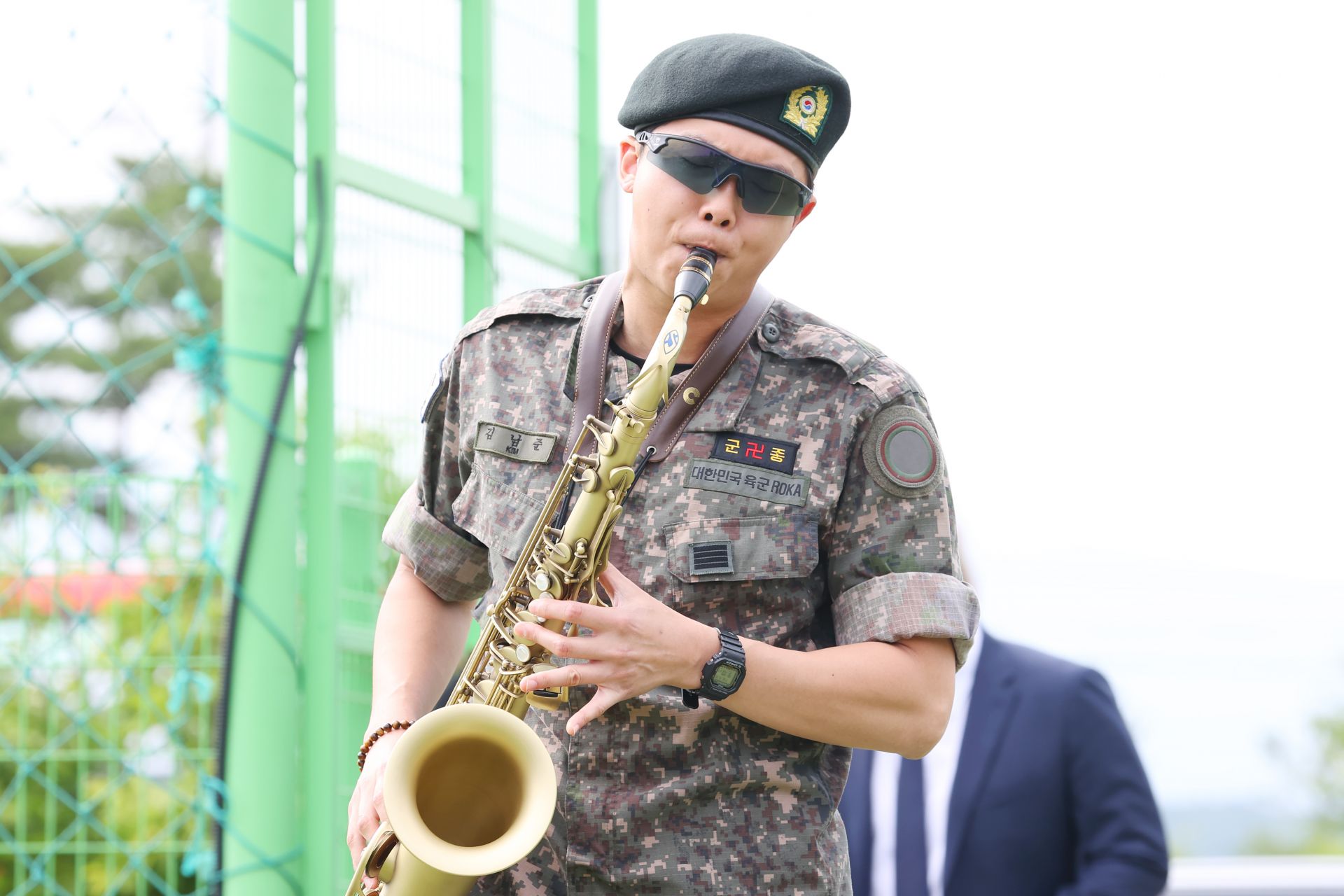 "괴롭고 힘든 일도 있었지만, 군 장병들 덕분에 저희가 마음 편히 활동할 수 있었다는 걸 알게 됐다"