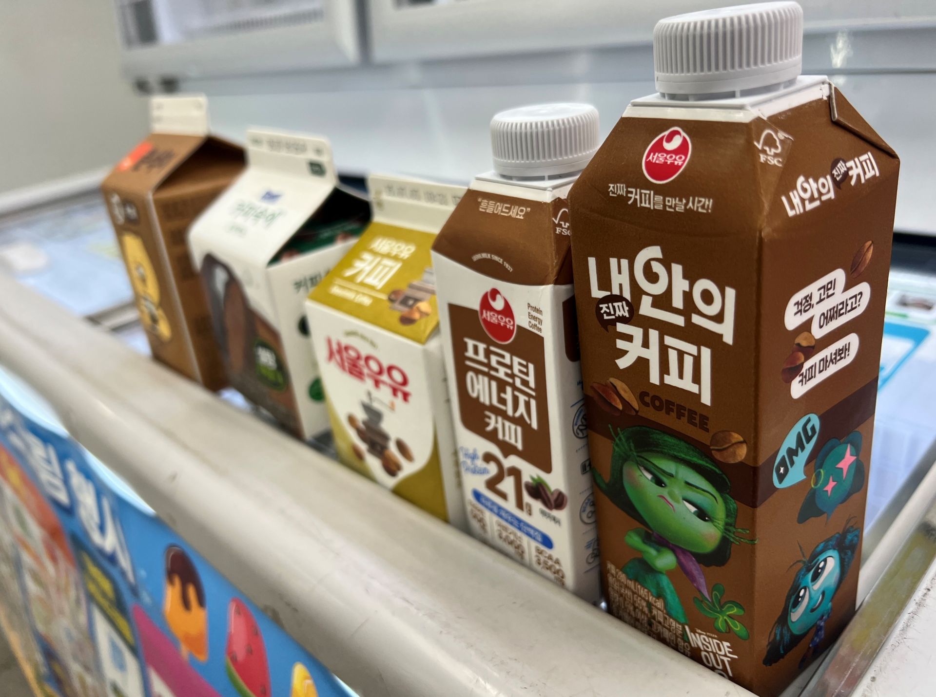 문제는 이들 음료의 카페인 함량이 상당히 높다는 데 있어요.