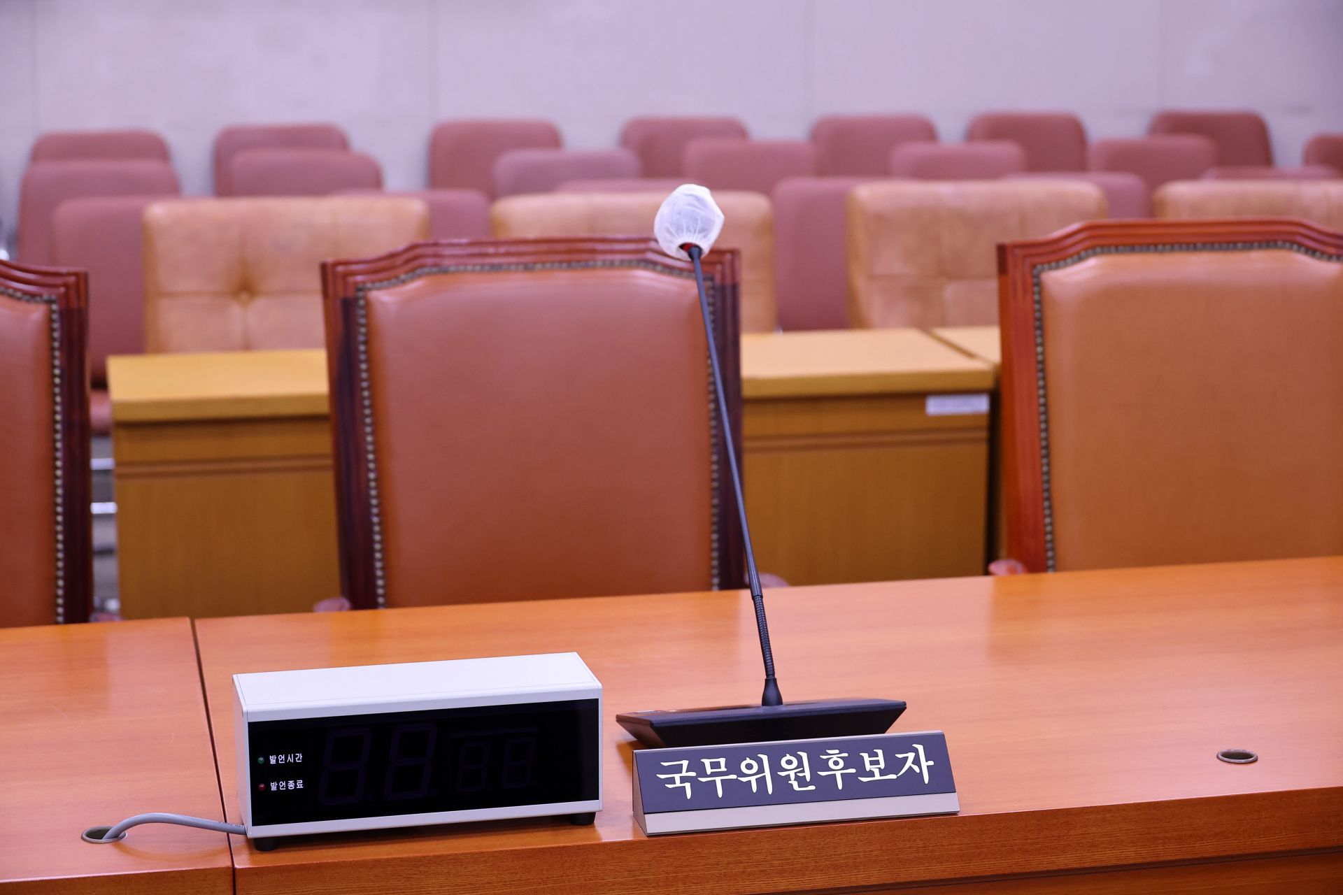 장관 후보자들에 대한 인사청문회를 앞둔 13일 서울 여의도 국회 농림축산식품해양수산위원회 회의실 내 '국무위원 후보자' 석. 연합뉴스