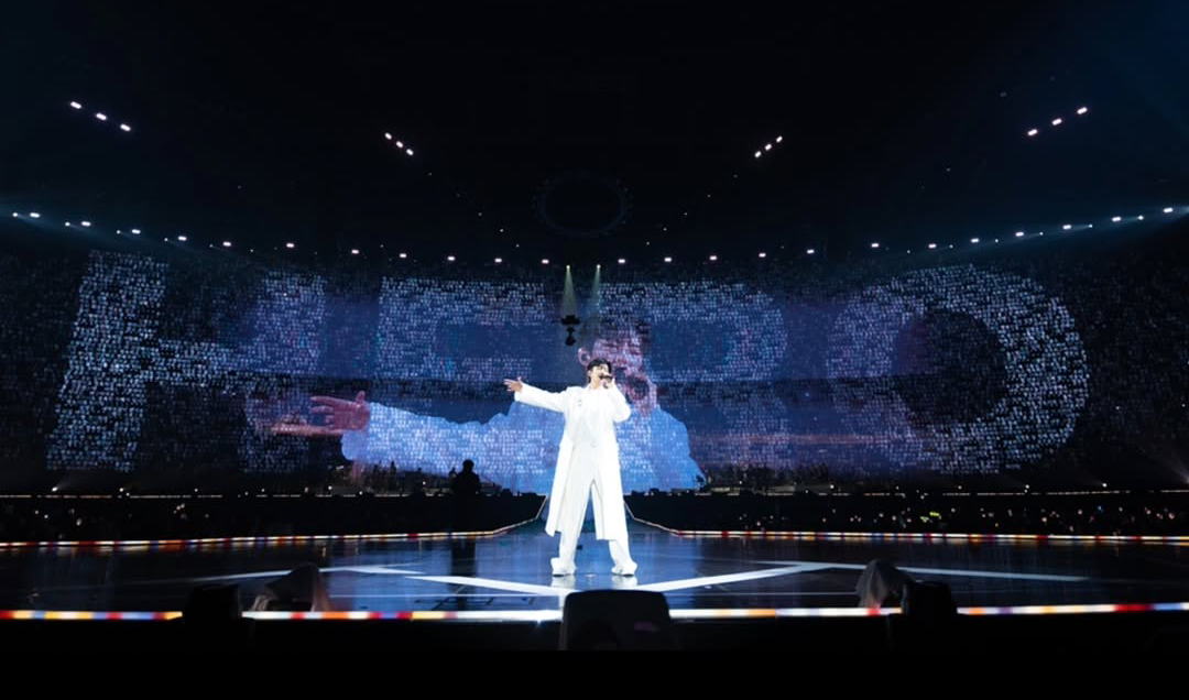 가수 임영웅이 지난 1월 서울 고척스카이돔에서 열린 대규모 단독 콘서트 '임영웅 리사이틀'에서 포즈를 취하고 있다. 인스타그램 캡처