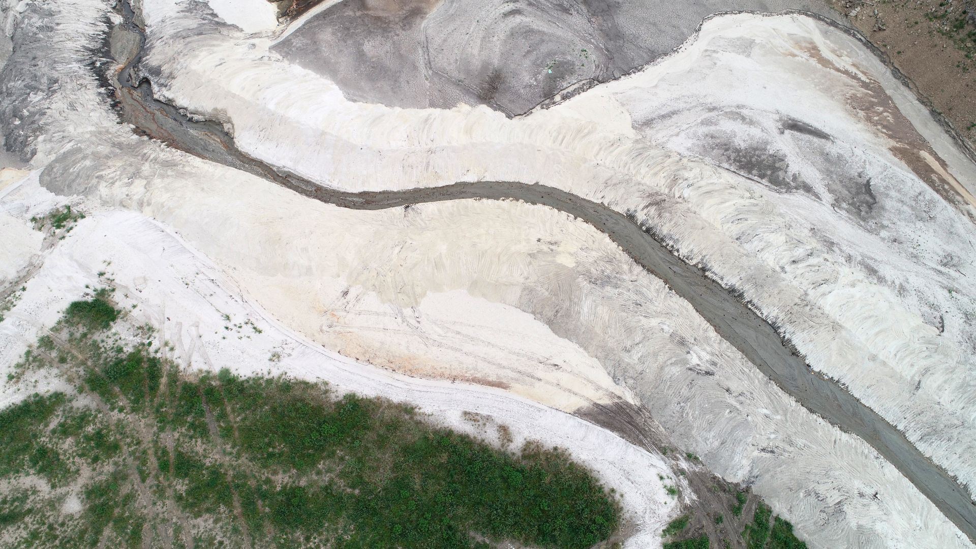 Sales broadcast one day after government disaster declaration Despite requests to adjust occupancy rates, business continues Citizens criticize, "Operation mindset is the worst" Hotel remains silent despite press requests