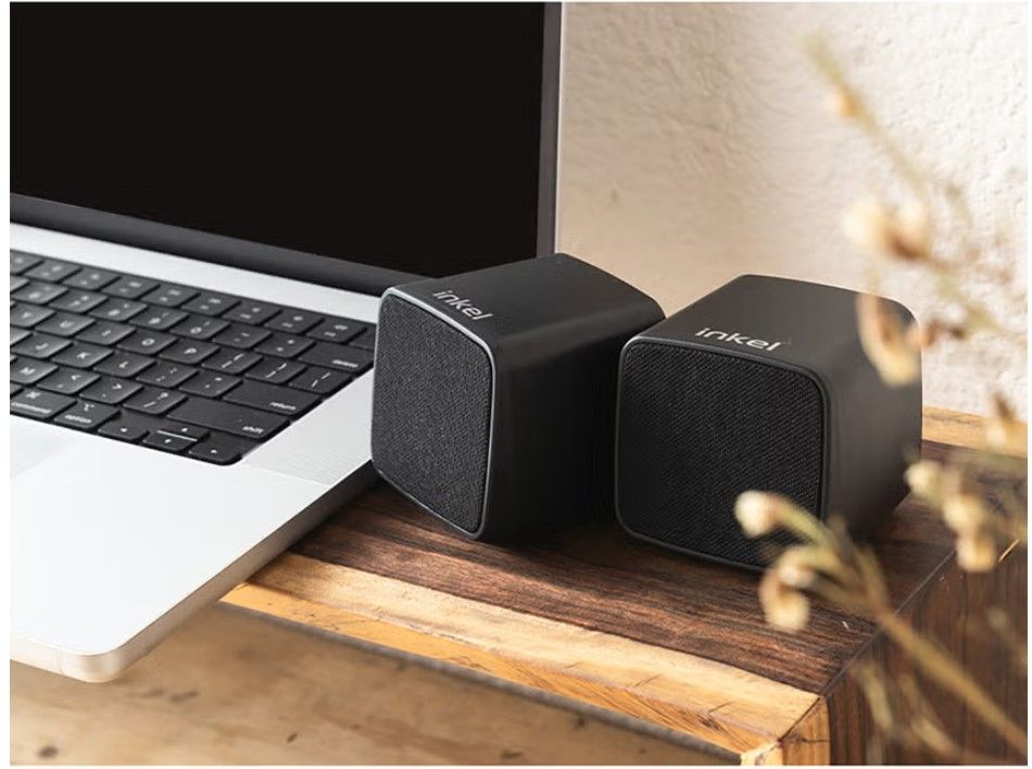 Editor H connected a 5,000 won Daiso wired speaker to an Apple MacBook and tested the sound.