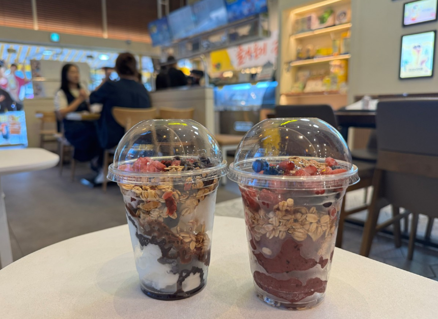 Mega MGC Coffee 'Yogur Gelato Choco Berry Mix'. Mega MGC Coffee