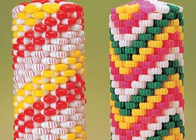 The pinnacle of the elevated table setting is the tower-shaped food called 'Goimsae.' It is made by stacking Okchundang or Palbodang 10 to 20 cm high. At this time, the unique colors of Okchundang and Palbodang blend together to create an intricate pattern, and enjoying this spectacle was said to be one of the pleasures of the elevated table setting. The task of creating the Goimsae with Okchundang and Palbodang was entrusted to skilled artisans, and one researcher described it as "a proud Korean culinary heritage that has elevated food to an artistic level showcasing craftsmanship."