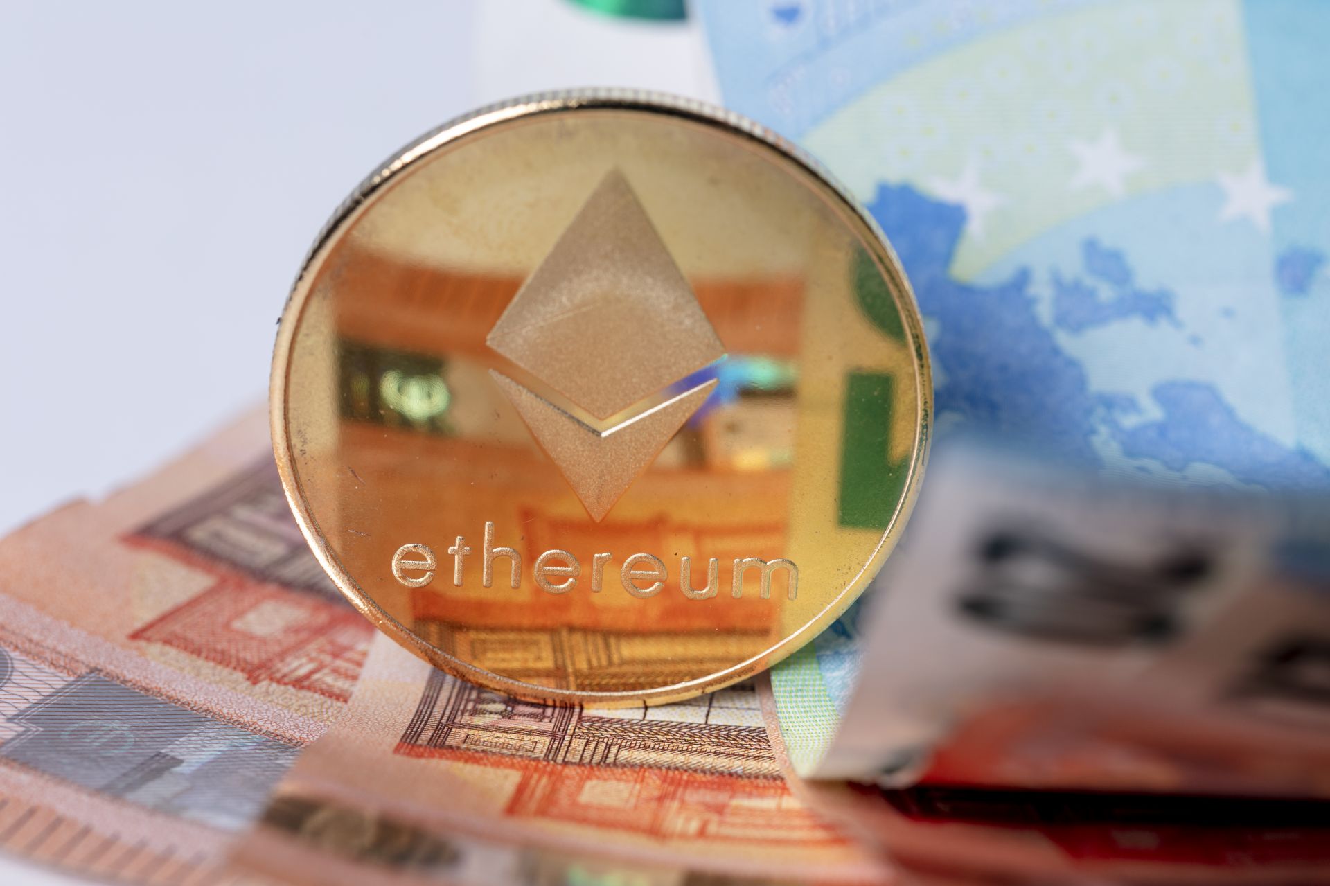 기요사키는 수년 전부터 금과 은, 비트코인을 안전자산으로 언급해왔으며, 최근에는 이더리움을 새롭게 포트폴리오에 포함시켰다.