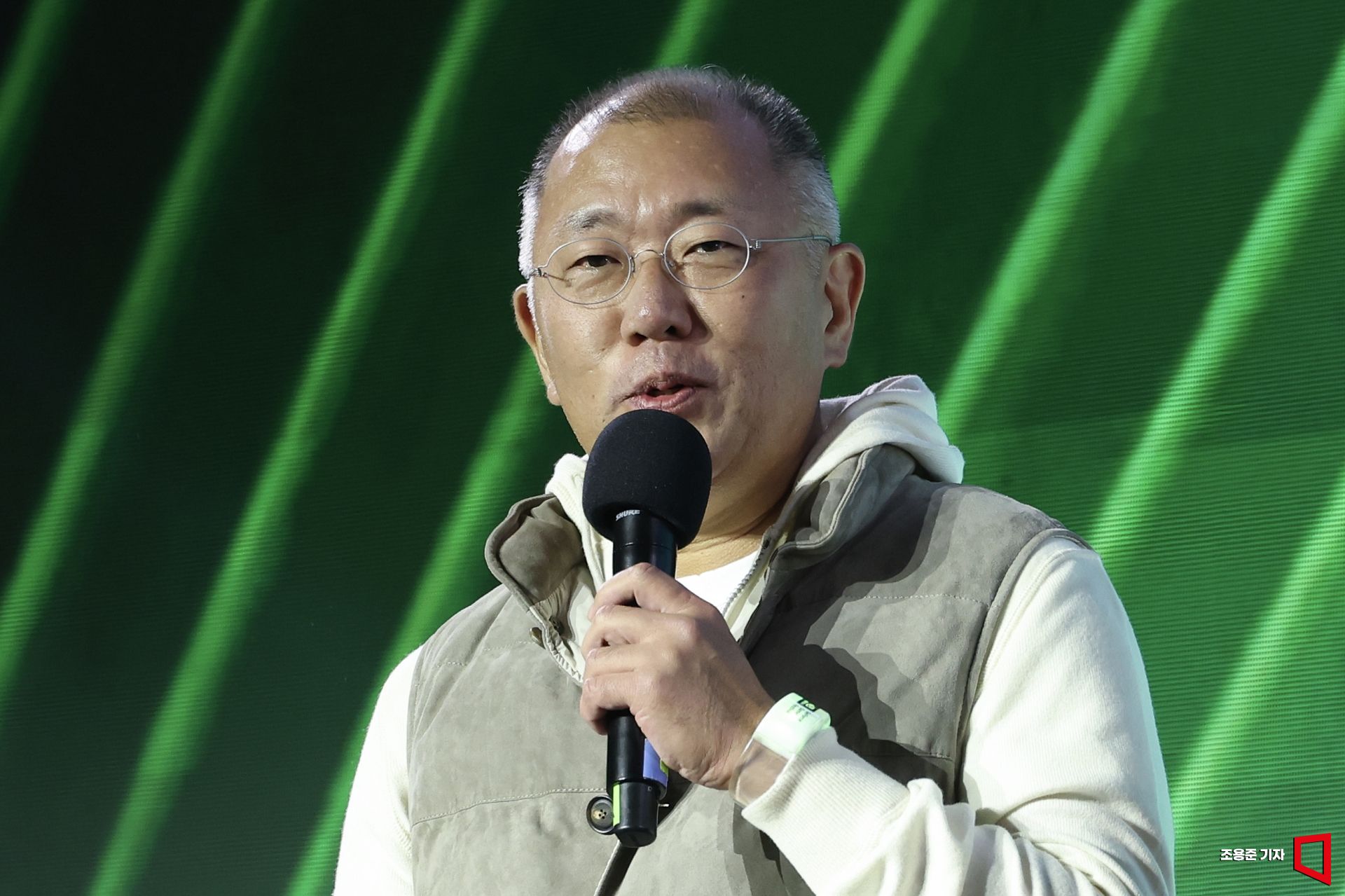 정의선 현대차그룹 회장이 30일 서울 강남구 코엑스에서 열린 엔비디아 지포스 게이머 페스티벌에 참석해 인사를 하고 있다. 2025.10.30 조용준 기자