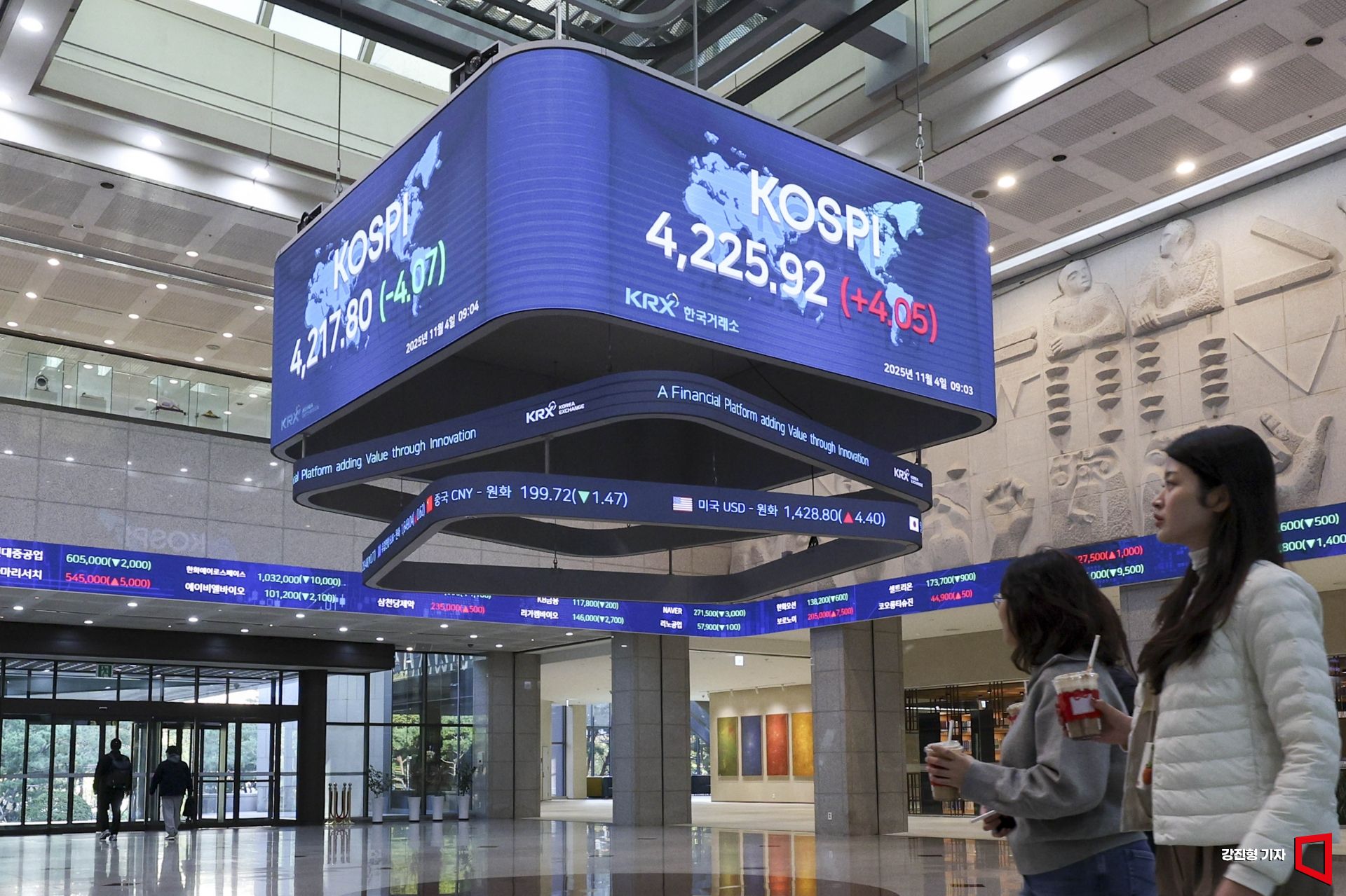 ‘사상 최고 코스피’에도 절반 이상은 손실 1인당 평균 손실 931만원…총 12조원 증발