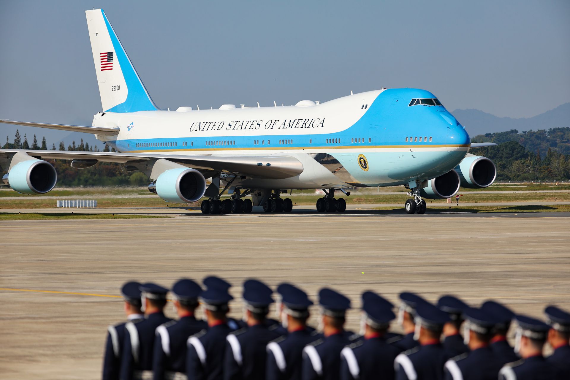 아시아태평양경제협력체(APEC) 2025를 계기로 국빈 방한한 도널드 트럼프 미국 대통령의 에어포스원이 지난달 29일 부산 김해국제공항에 도착하고 있다. 연합뉴스