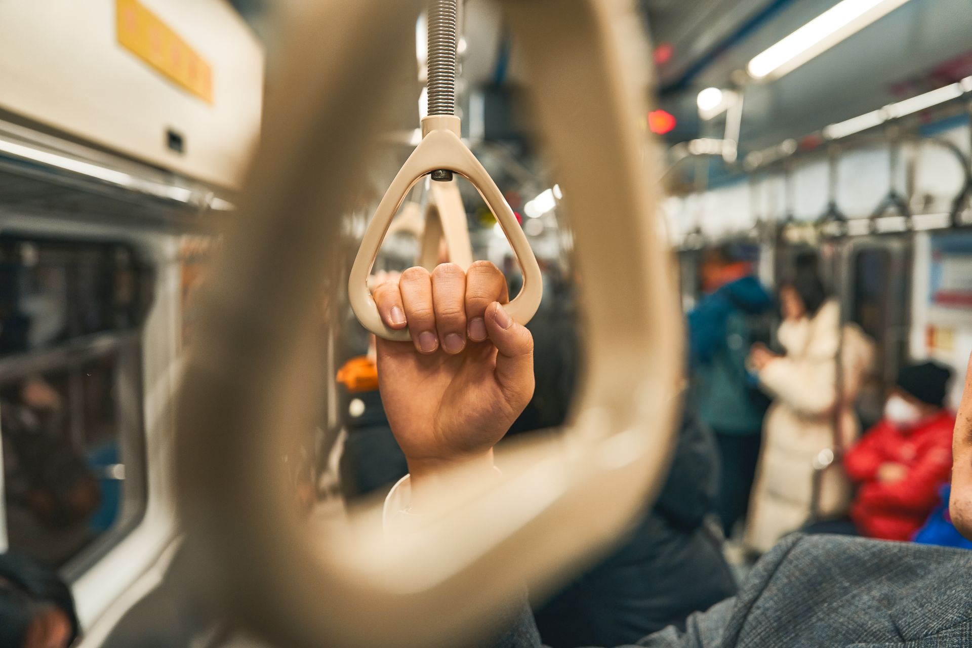 최근 연구에 따르면 한국 직장인의 평균 출퇴근 시간이 1시간 48분으로, 조사 대상 43개국 중 가장 길었다.