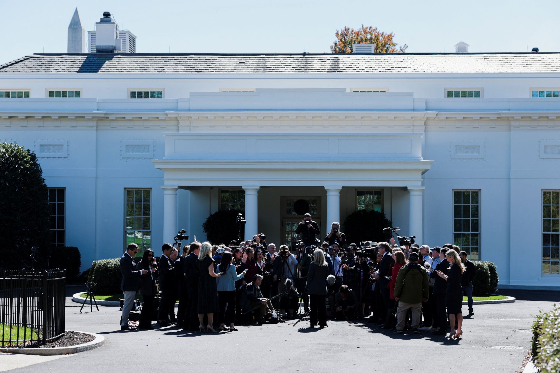 "역대 최고의 대변인" "똑똑하고 강인하다" "입술이 기관총처럼 움직인다" - 도널드 트럼프 미국 대통령