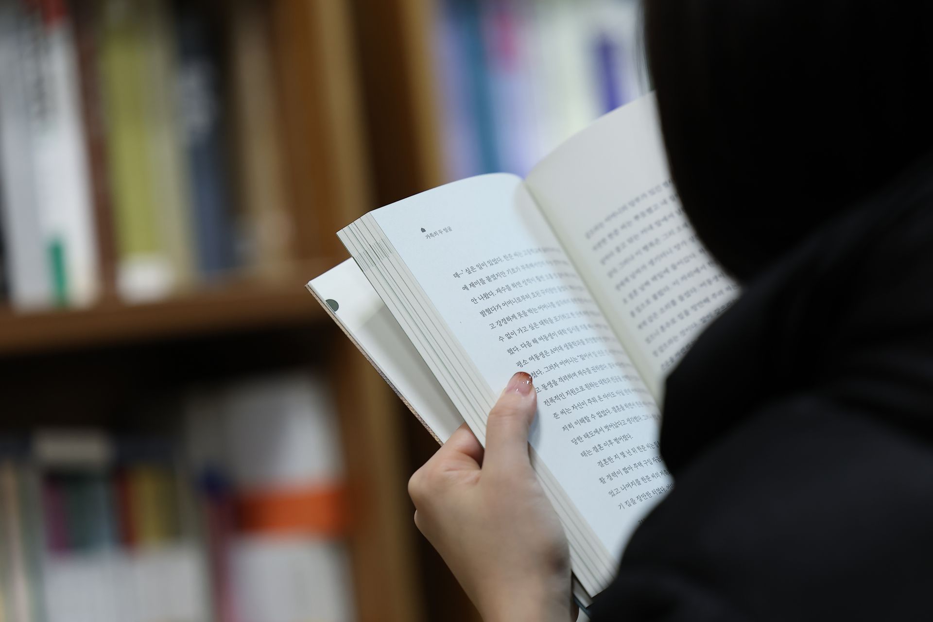 Adult reading rate collapses to 40% Average annual reading volume is 2.4 books