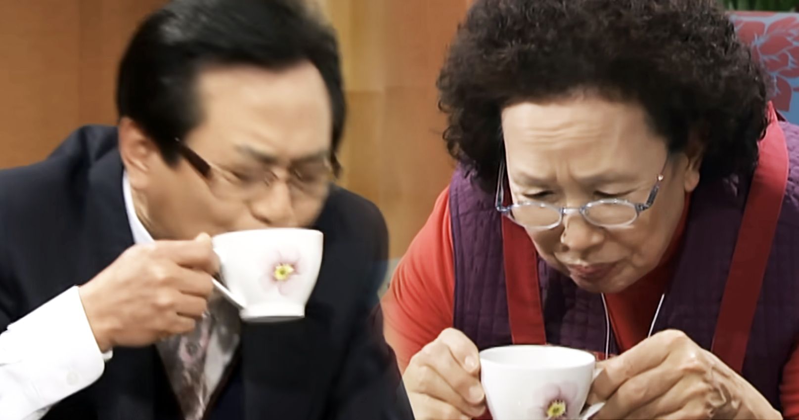 MBC 시트콤 '거침없이 하이킥' 극중 가정 방문한 교감 선생님에게 설탕 대신 소금을 넣어 커피를 대접한 에피소드. MBC 유튜브 갈무리.