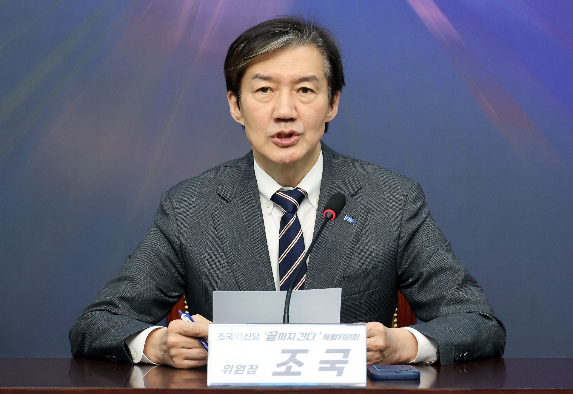 조국 조국혁신당 대표는 제안을 거절하면서 회동에 불참했다. 이 대표는 "이대로 간다면 조국혁신당은 민주당 종속 정당이 될 수밖에 없다"고 했다. 장 대표도 "야당이 야당 역할을 제대로 하지 못한다면 스스로 국민을 배신하는 것"이라고 압박했다.