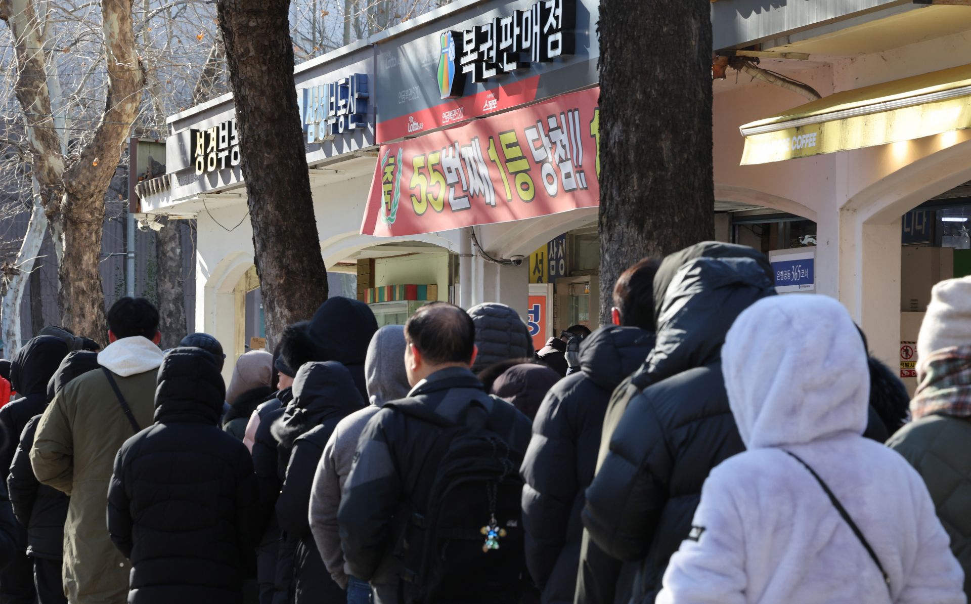 [편의점 앞 줄서던 시대, 이제 끝]