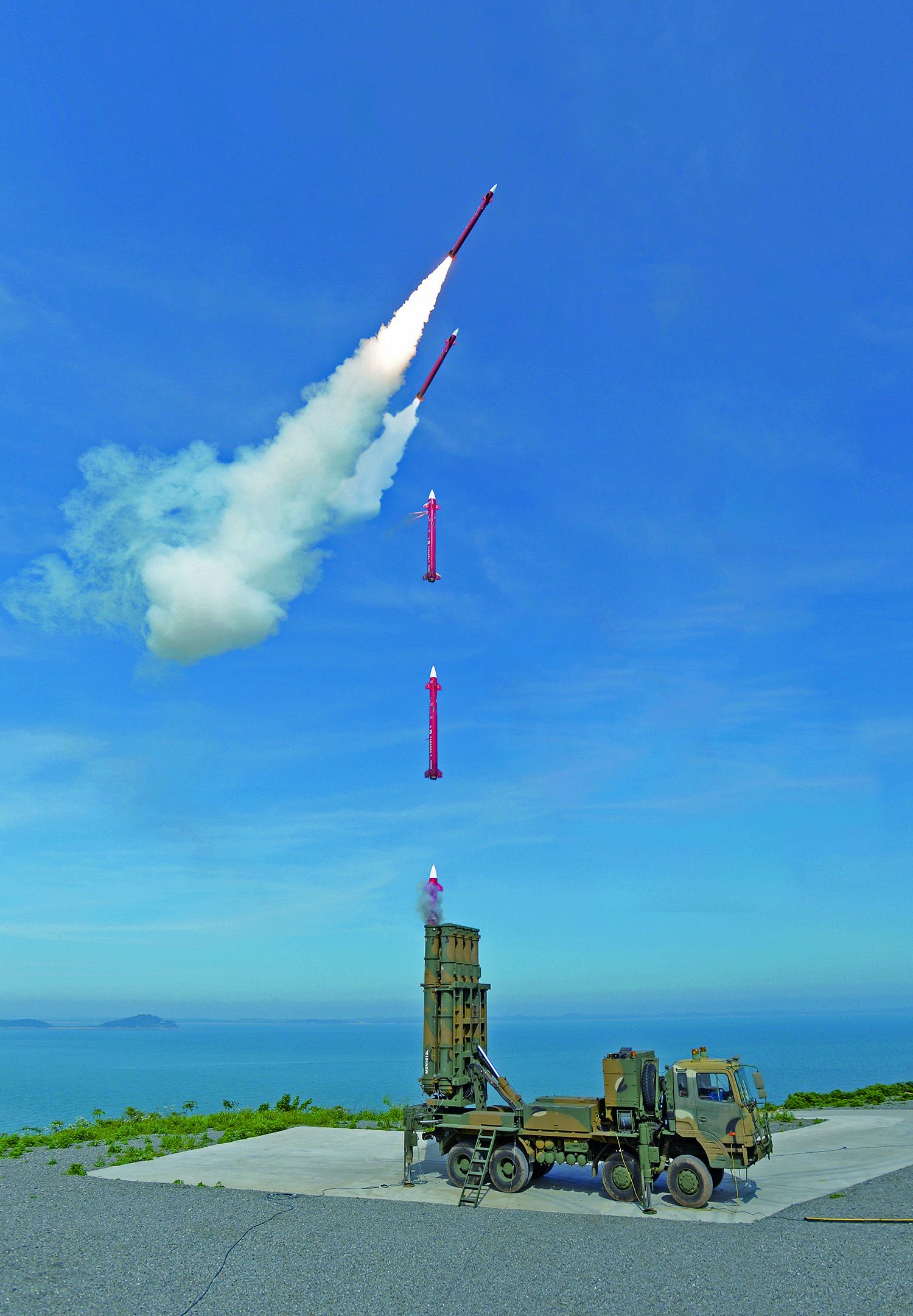 The domestically developed Cheongung-II interceptor missile designed for intercepting North Korean ballistic missiles. It can intercept North Korean missiles at altitudes of up to 15 km. Provided by the Agency for Defense Development
