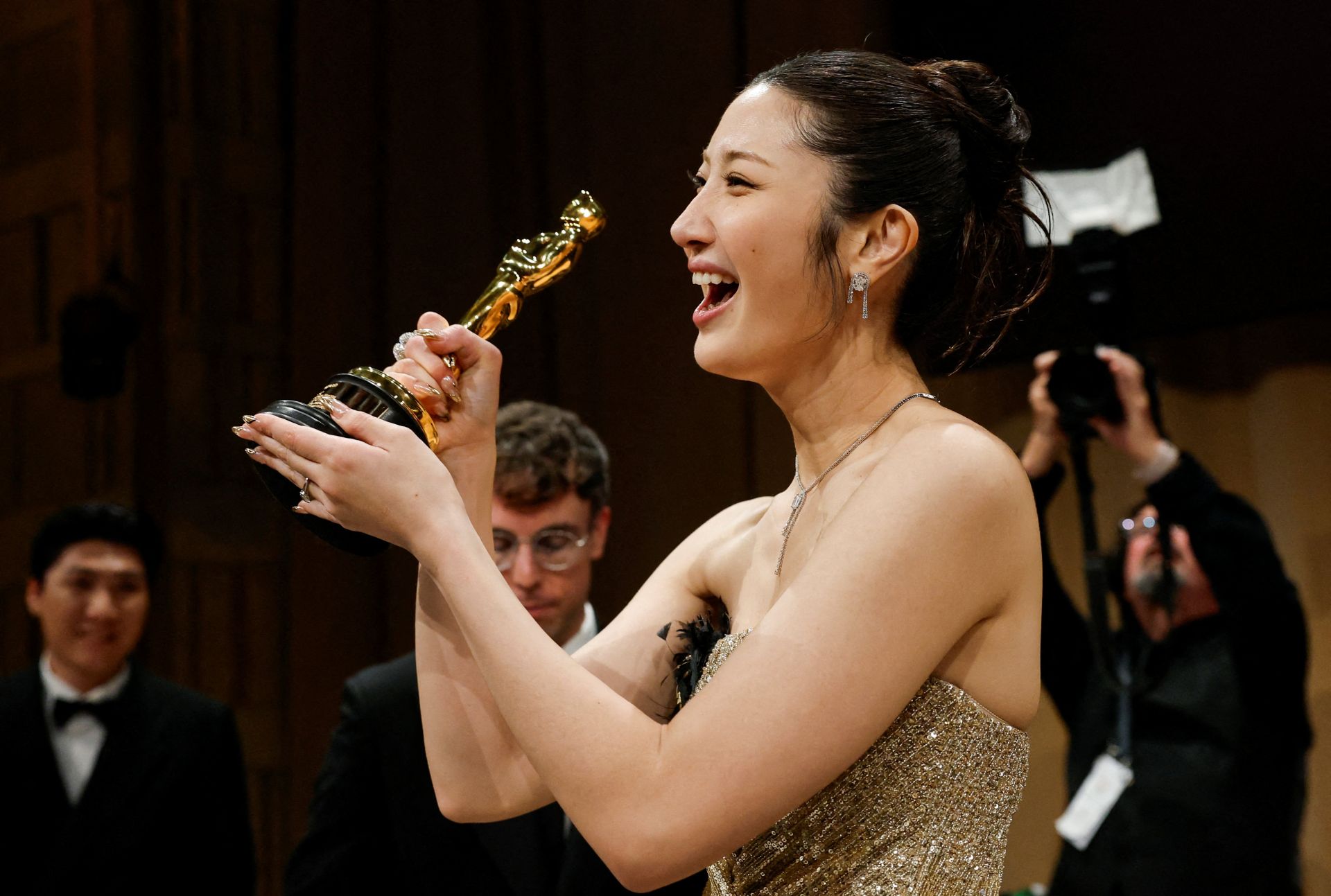 Lee Jae, the singer and co-lyricist and composer of "Golden," said, "This song is about recovery, not success."