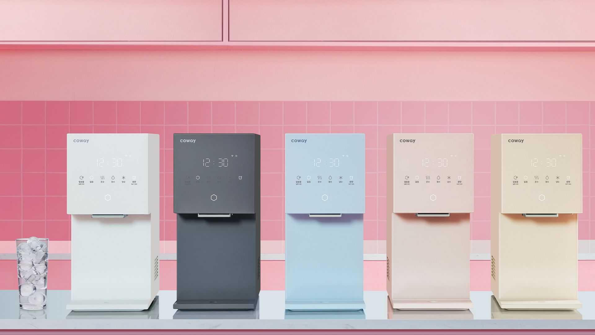 A bottled water industry official said, "It seems that sales of premium bottled water have declined due to the influx of inexpensive private brand products."