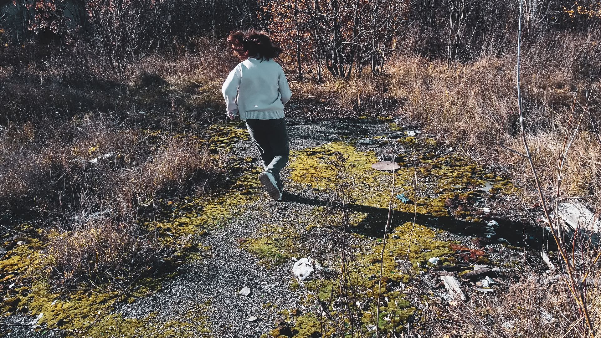 "그 사람을 지나치면서 힐끗 뒤돌아봤는데 남성이 뒤돌아서서 '혼자 왔네'라고 하더니 내 쪽으로 방향을 돌려 뛰어왔다"