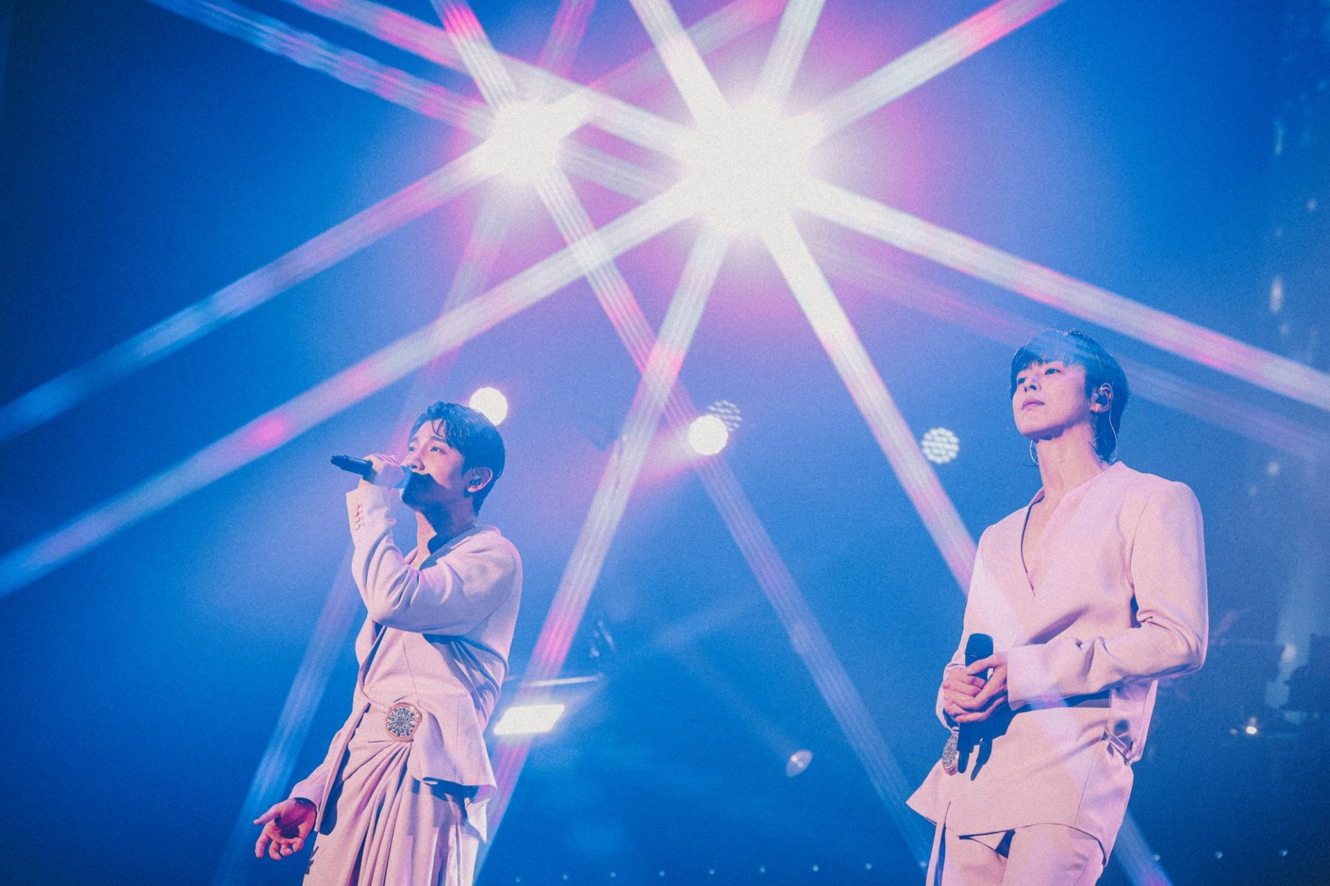 东方神起上个月两天的演出动员13万人自2006年以来在日本举行独立巡演265场累计观众人数631万名